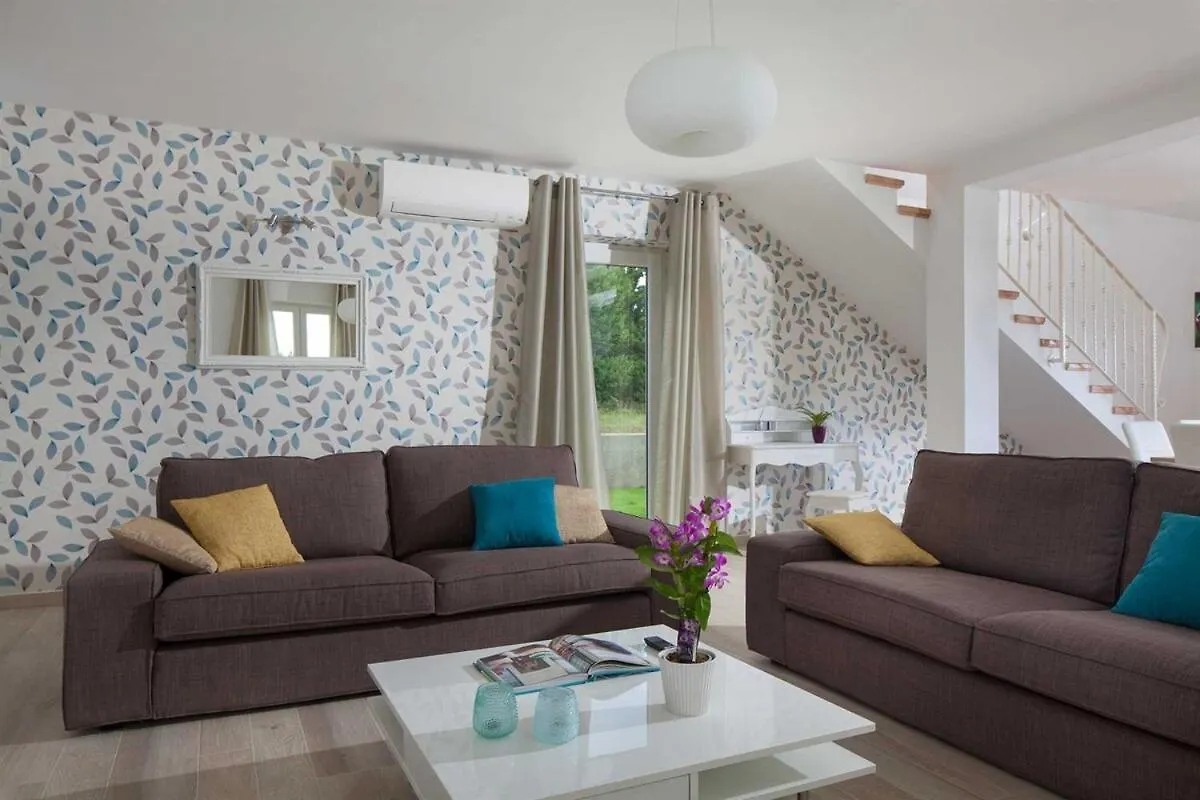 Villa Agnese, A Charming Pool Villa Surrounded By Nature Veli Turini